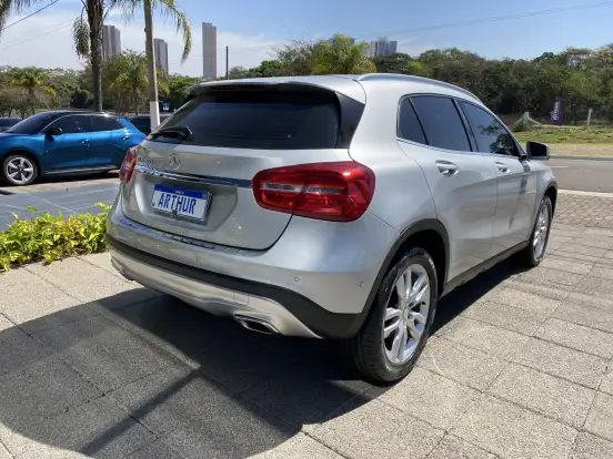 MERCEDES-BENZ-GLA 200-1.6 CGI ADVANCE 16V TURBO FLEX 4P AUTOMÁTICO MERCEDES-BENZ-GLA 200-2015