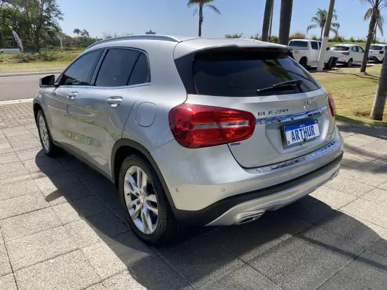 MERCEDES-BENZ-GLA 200-1.6 CGI ADVANCE 16V TURBO FLEX 4P AUTOMÁTICO MERCEDES-BENZ-GLA 200-2015