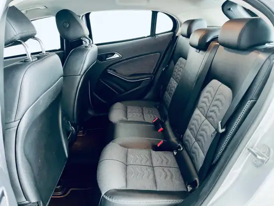 MERCEDES-BENZ-GLA 200-2019