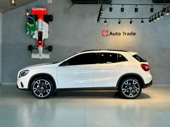 MERCEDES-BENZ-GLA 200-2019