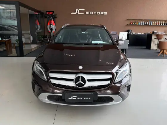 MERCEDES-BENZ GLA 200 1.6 CGI VISION 16V TURBO FLEX 4P AUTOMÁTICO