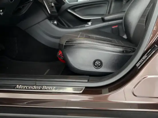 MERCEDES-BENZ-GLA 200-2015