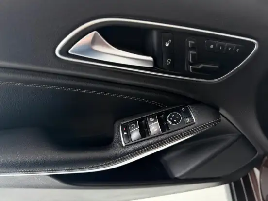 MERCEDES-BENZ-GLA 200-1.6 CGI VISION 16V TURBO FLEX 4P AUTOMÁTICO MERCEDES-BENZ-GLA 200-2015