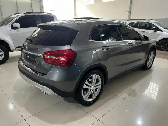 MERCEDES-BENZ-GLA 200-2014