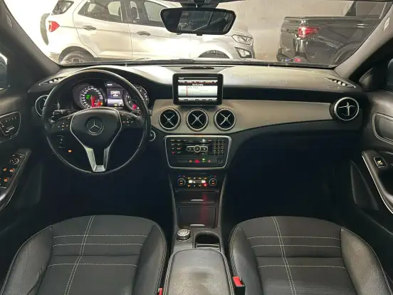 MERCEDES-BENZ-GLA 200-1.6 CGI VISION 16V TURBO GASOLINA 4P AUTOMÁTICO MERCEDES-BENZ-GLA 200-2014