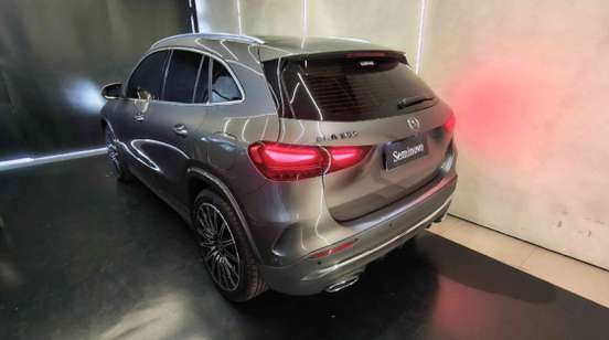 MERCEDES-BENZ-GLA 200-2024
