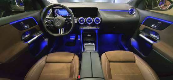MERCEDES-BENZ-GLA 200-2024