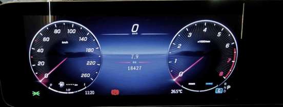 MERCEDES-BENZ-GLA 200-2024