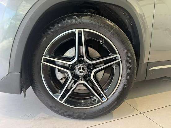 MERCEDES-BENZ-GLA 200-2025