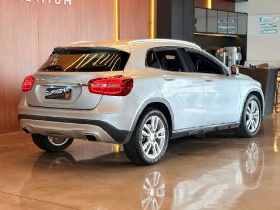MERCEDES-BENZ-GLA 200-1.6 CGI ADVANCE 16V TURBO GASOLINA 4P AUTOMÁTICO MERCEDES-BENZ-GLA 200-2015