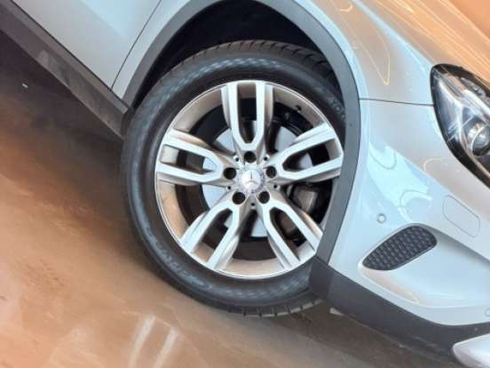 MERCEDES-BENZ-GLA 200-1.6 CGI ADVANCE 16V TURBO GASOLINA 4P AUTOMÁTICO MERCEDES-BENZ-GLA 200-2015