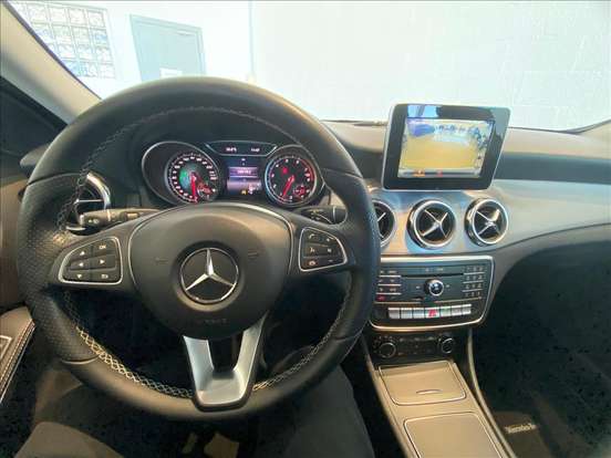 MERCEDES-BENZ-GLA 200-2018