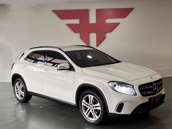 MERCEDES-BENZ GLA 200 1.6 CGI FLEX STYLE 7G-DCT