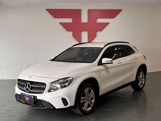 MERCEDES-BENZ-GLA 200-2017