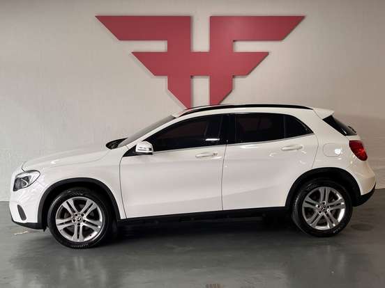 MERCEDES-BENZ-GLA 200-2017