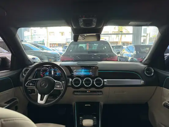 MERCEDES-BENZ-GLB 200-2022