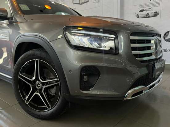MERCEDES-BENZ-GLB 200-2023