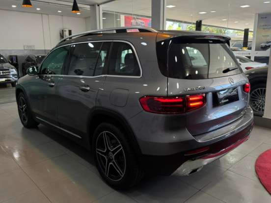 MERCEDES-BENZ-GLB 200-2023