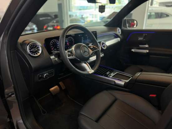 MERCEDES-BENZ-GLB 200-2023