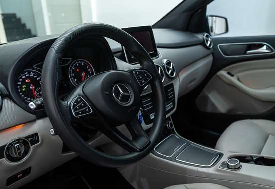 MERCEDES-BENZ-B 200-2015