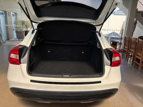 MERCEDES-BENZ-GLA 200-2015