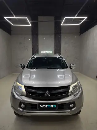 MITSUBISHI L200 TRITON 2.4 16V TURBO DIESEL SPORT HPE-S CD 4P 4X4 AUTOMÁTICO
