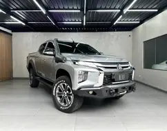 MITSUBISHI L200 TRITON 2.4 16V TURBO DIESEL SPORT HPE-S CD 4P 4X4 AUTOMÁTICO MITSUBISHI L200 TRITON 2.4 16V TURBO DIESEL SPORT HPE-S CD 4P 4X4 AUTOMÁTICO