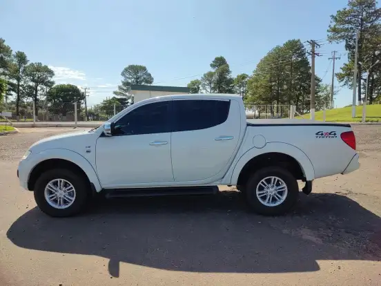 MITSUBISHI-L200 TRITON-3.2 HPE 4X4 CD 16V TURBO INTERCOOLER DIESEL 4P AUTOMÁTICO MITSUBISHI-L200 TRITON-2014