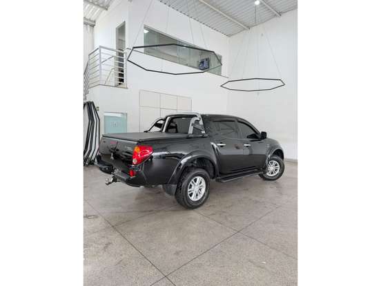 MITSUBISHI-L200 TRITON-3.5 HPE 4X4 CD V6 24V FLEX 4P AUTOMÁTICO MITSUBISHI-L200 TRITON-2014