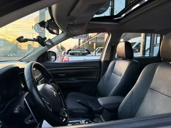 MITSUBISHI-OUTLANDER-2017