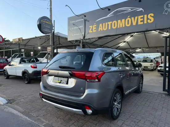 MITSUBISHI-OUTLANDER-2.0 COMFORT 16V GASOLINA 4P AUTOMÁTICO MITSUBISHI-OUTLANDER-2017