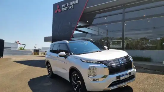MITSUBISHI-OUTLANDER-2025