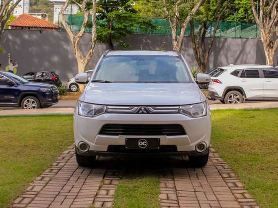 MITSUBISHI-OUTLANDER-2013