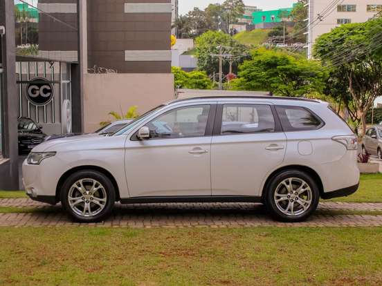 MITSUBISHI-OUTLANDER-2.0 16V GASOLINA 4P AUTOMÁTICO MITSUBISHI-OUTLANDER-2013