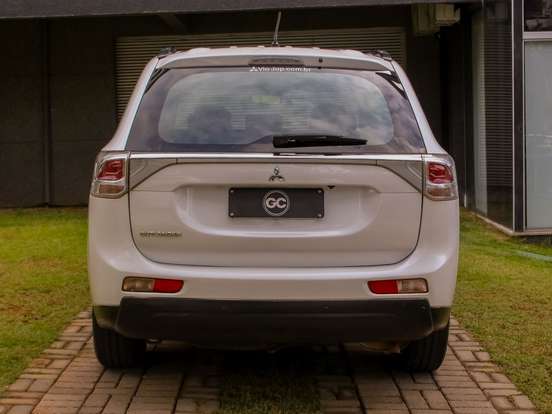 MITSUBISHI-OUTLANDER-2013