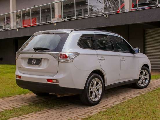 MITSUBISHI-OUTLANDER-2013
