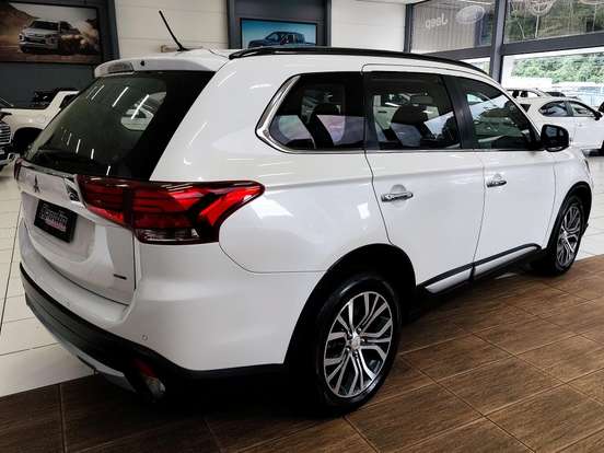 MITSUBISHI-OUTLANDER-2015