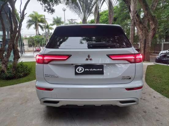 MITSUBISHI-OUTLANDER-2025