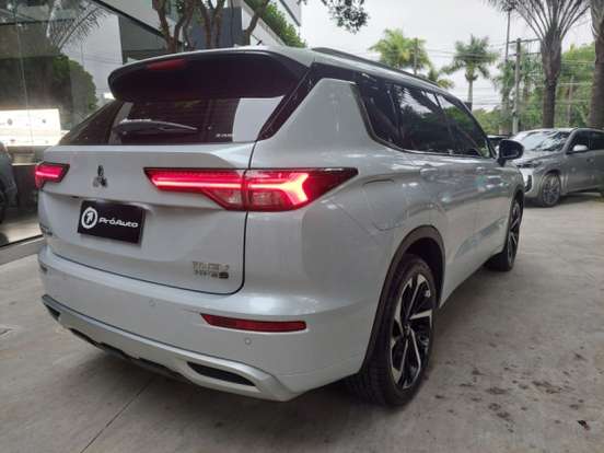 MITSUBISHI-OUTLANDER-2025