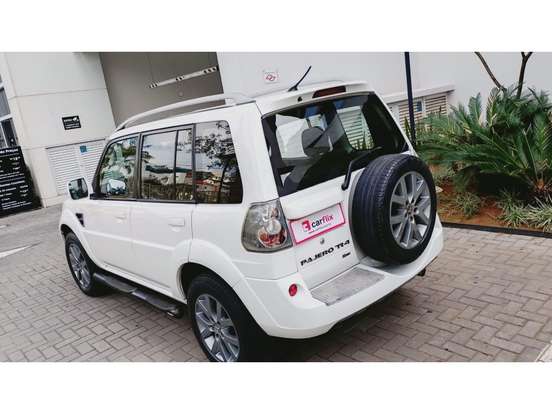 MITSUBISHI-PAJERO TR4-2.0 4X2 16V 140CV FLEX 4P AUTOMÁTICO MITSUBISHI-PAJERO TR4-2013