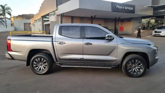 MITSUBISHI-TRITON-2025