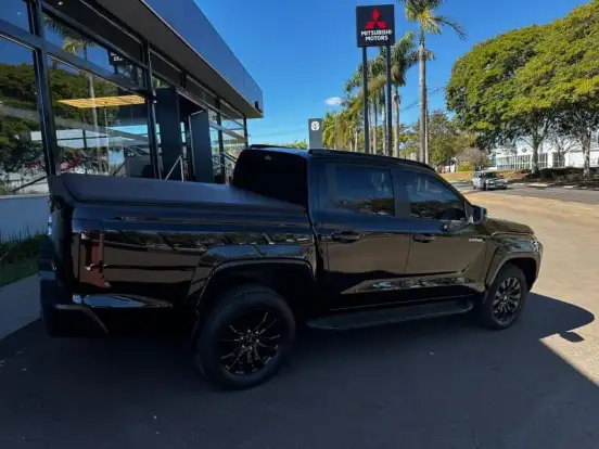 MITSUBISHI-TRITON-2.4 BITURBO DIESEL CD SAVANA 4X4 AUTOMÁTICO MITSUBISHI-TRITON-2025