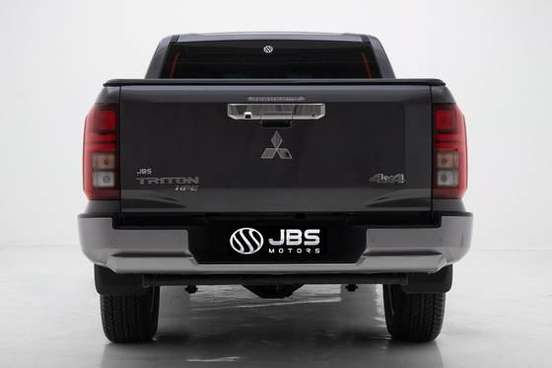 MITSUBISHI-TRITON-2026