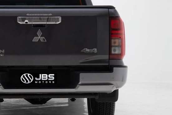MITSUBISHI-TRITON-2026