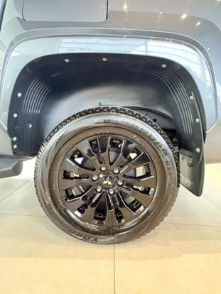 MITSUBISHI-TRITON-2.4 BITURBO DIESEL CD KATANA 4X4 AUTOMÁTICO MITSUBISHI-TRITON-2025