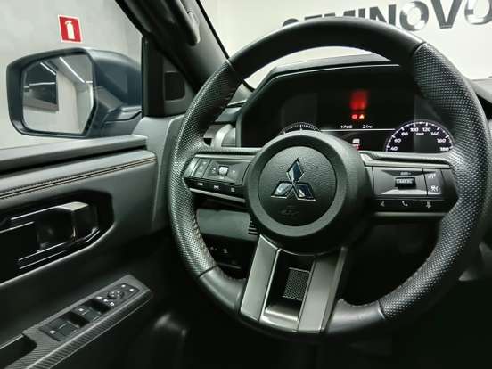 MITSUBISHI-TRITON-2025