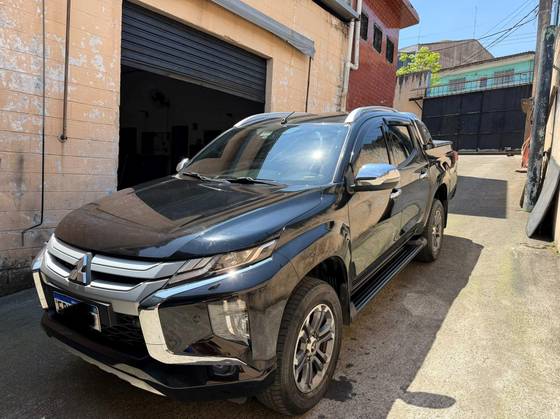 MITSUBISHI L200 TRITON 2.4 16V TURBO DIESEL SPORT HPE-S CD 4P 4X4 AUTOMÁTICO
