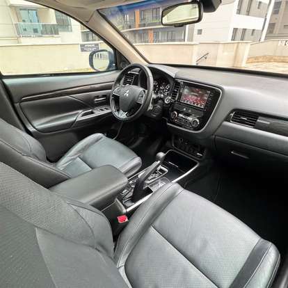 MITSUBISHI-OUTLANDER-2017