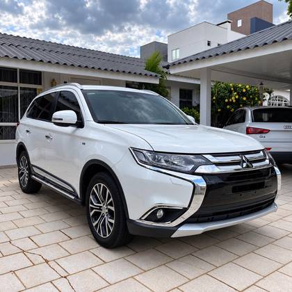 MITSUBISHI OUTLANDER 3.0 GT 4X4 V6 24V GASOLINA 4P AUTOMÁTICO