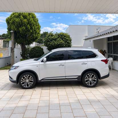 MITSUBISHI-OUTLANDER-2018